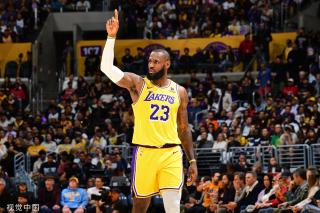 与球迷的距 与球迷的距