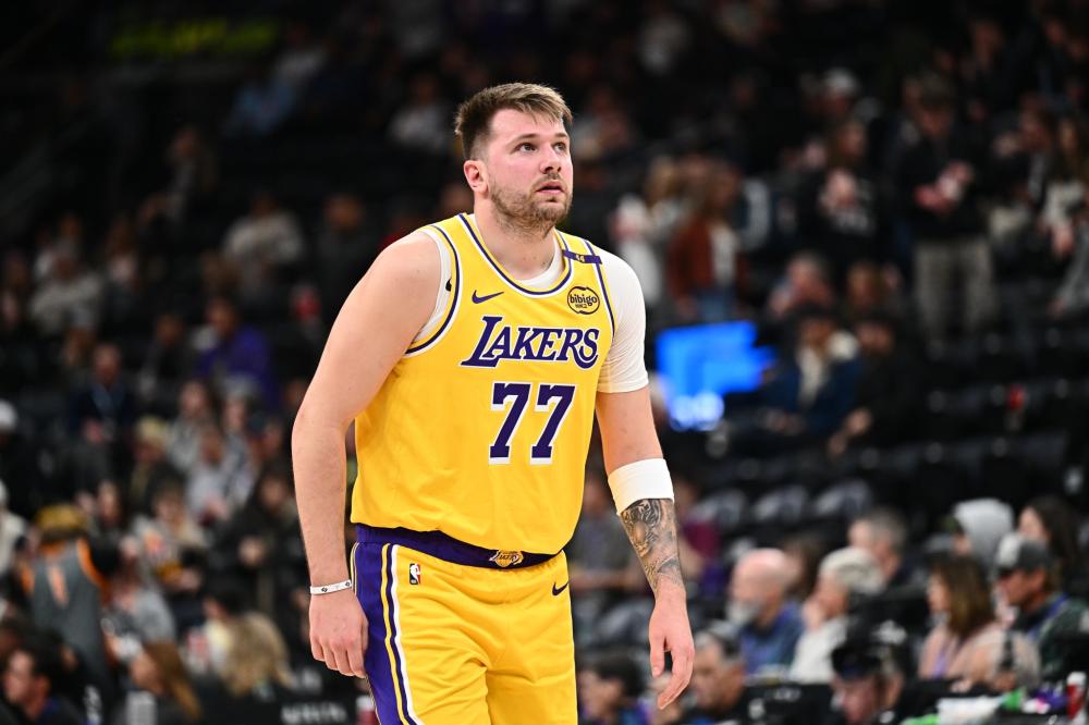 三名球员被 三名球员被